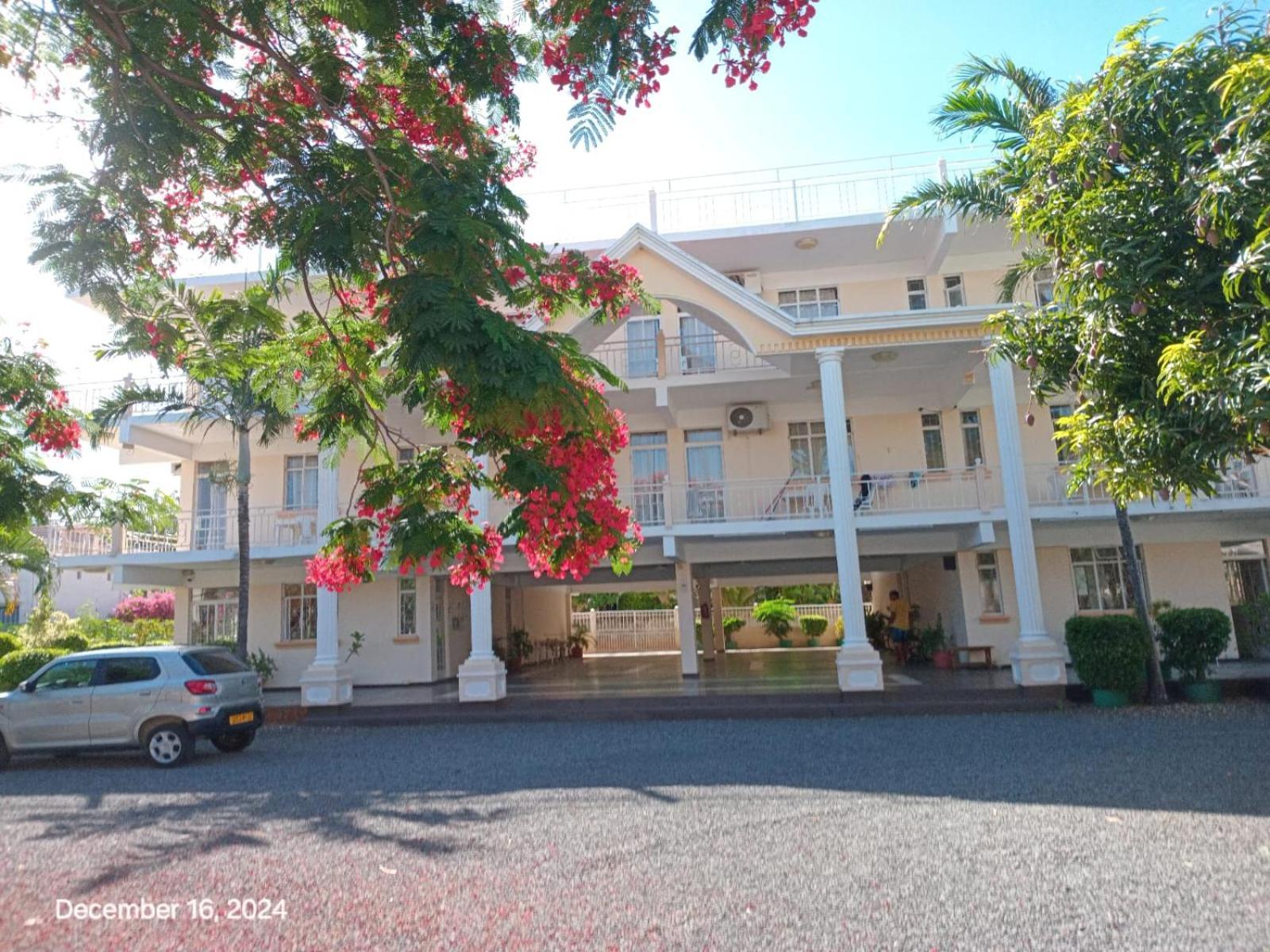 Alpha Villa Flic en Flac Exterior photo